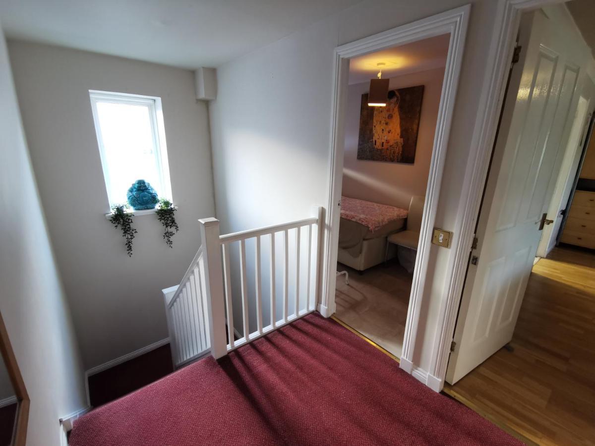 4-Bedroom Apartment Perfect For Families! 爱丁堡 外观 照片